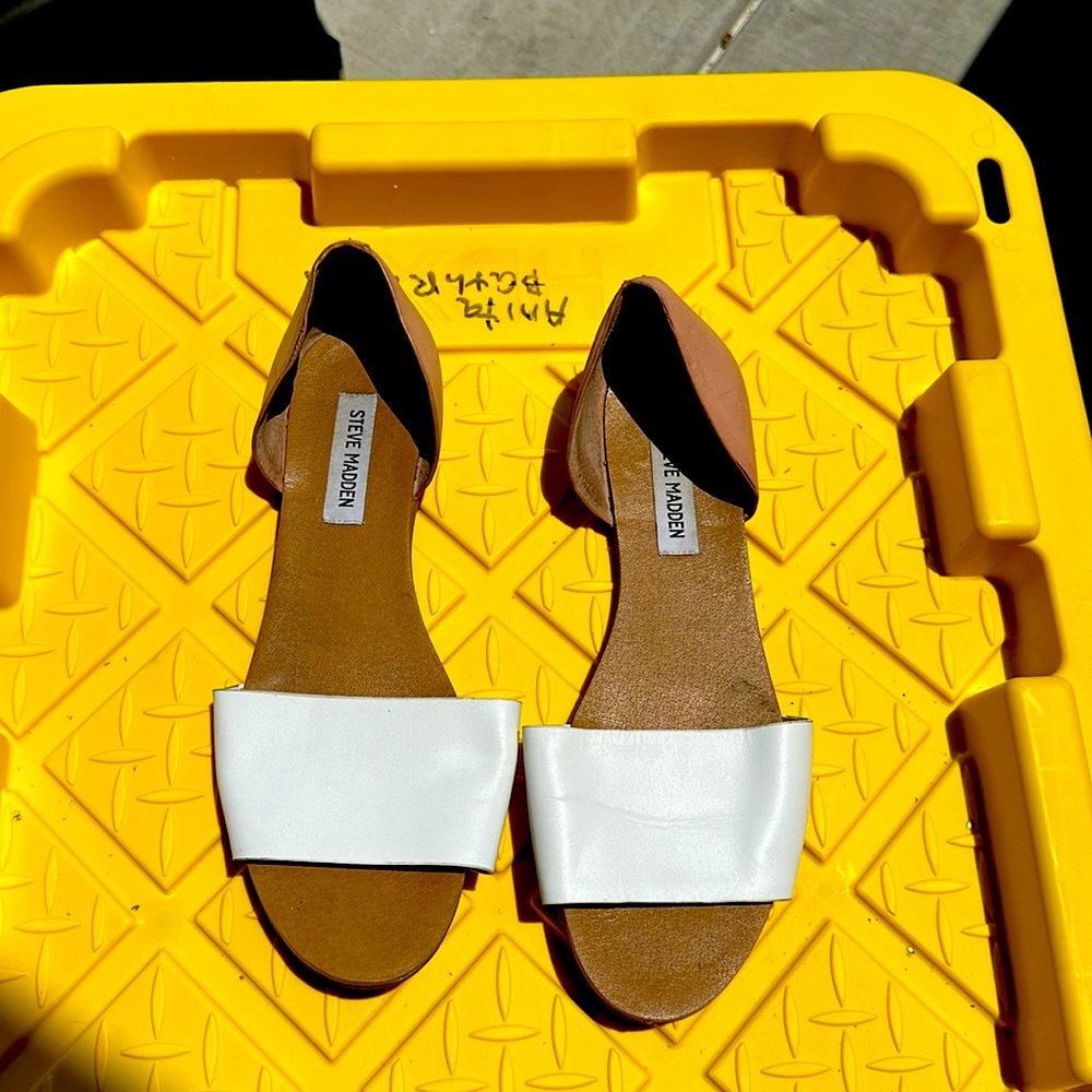 Steve Madden color block ladies flat sandals size 10. Leather upper